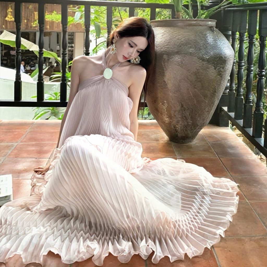 Yi Mengling Same Style Tulle Positioning Pleated Halter Tie Vacation Dress