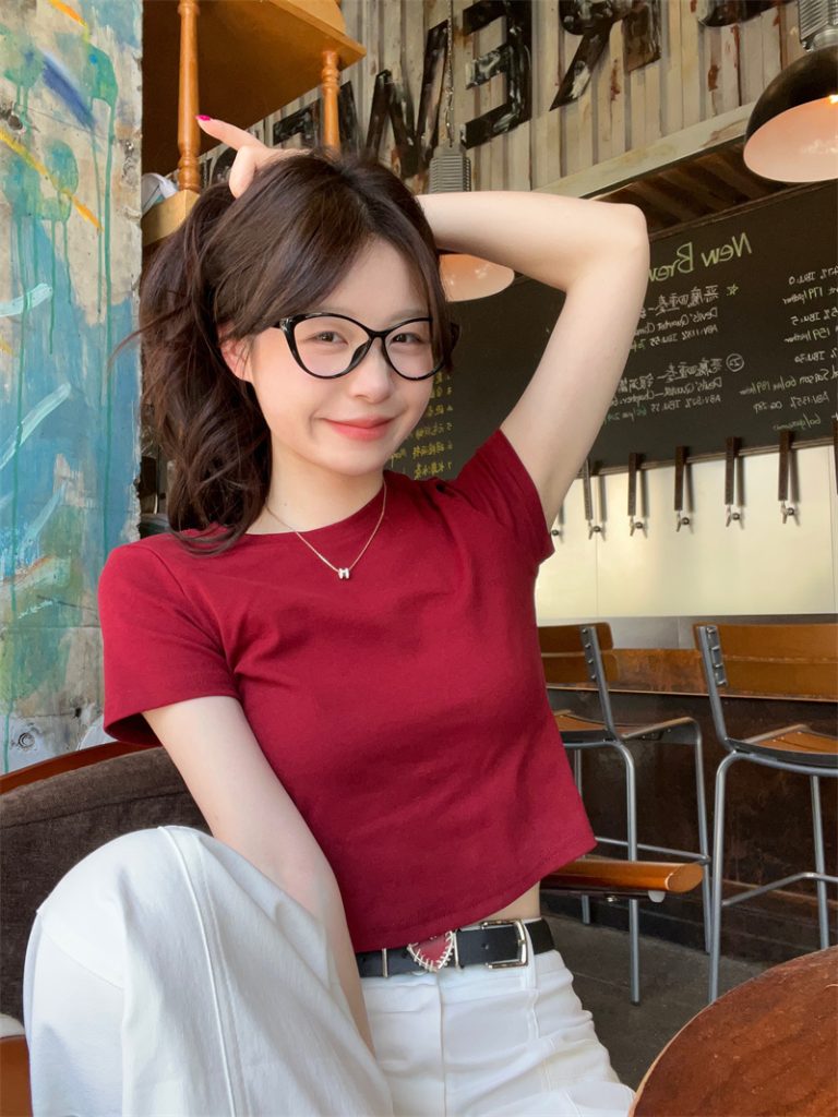 Women's Slim Fit Short Sleeve Knit Top Solid Wine Red One Size
