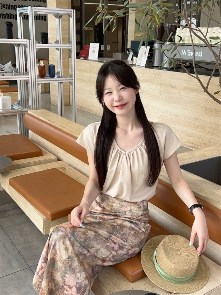 Sweet V-Neck Loose Short Sleeve Top and Oil Painting Slit A-Line Skirt Set