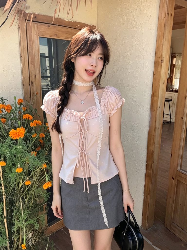 Sweet Polka Dot Puff Sleeve Slim Fit Short Sleeve Top